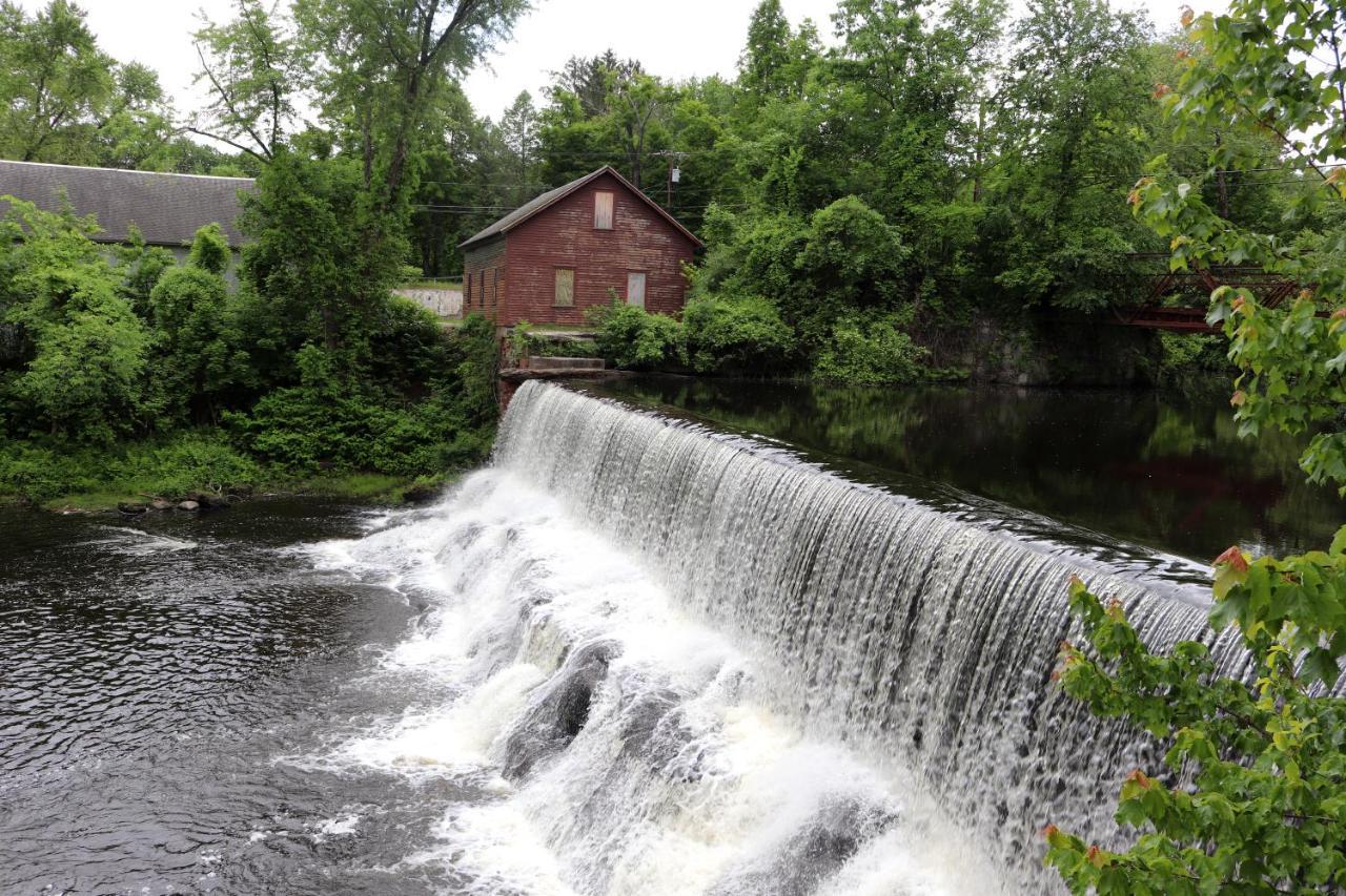 Old Mill Inn Hatfield Exterior foto